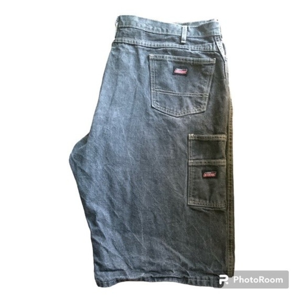 Dickies Black Cargo Denim Shorts 22 X 12’ X 14 length. Excellent condition..